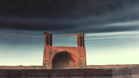 Vakil Mosque reflection in water, a historic Islamic architectural marvel Stock-Footage 347724595