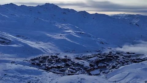 Val Thorens Dusk Blue Light Cloud Inversion Aerial Drone Video Winter 4K 動画素材 335934296