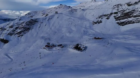 Val Thorens High Altitude Apres Ski Terrace Skiers Aerial Drone Video 4K 動画素材 336049486