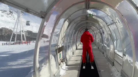 Val Thorens ski resort centre. Panoramic view from travelator Video stock 234063570