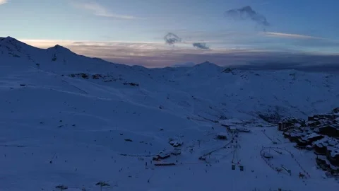 Val Thorens Sunset Dusk Pink Sky Alpine Panorama Aerial Drone Video 4K 動画素材 336049668