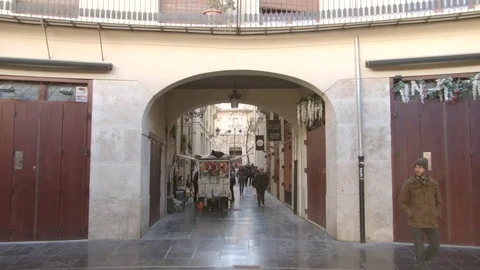 VALENCIA, SPAIN - DECEMBER 3, 2017: People walking in Plaza Redonda. Stock-Footage 83540867