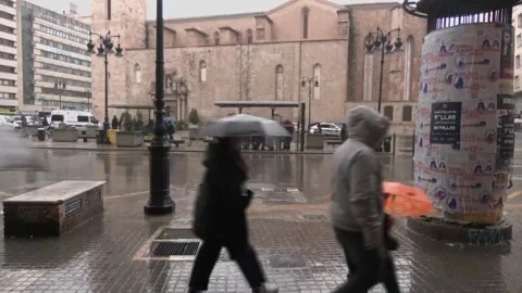 Valencia under the rain, Valencia, ES - 16 Mar 2025 動画素材 304282956