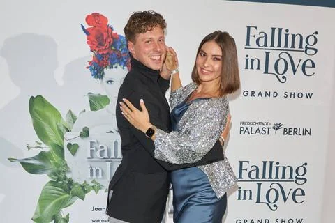  Valentin Lusin mit Ehefrau Renata Lusin (schwanger) - Weltpremiere der Gr... Stock Photos