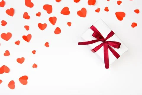Valentine day composition: .gift boxe with bow and red  hearts, photo templat Foto stock