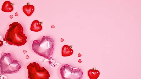Valentine's day background and appear hearts on pink background. Stop motion Vidéo 230728050