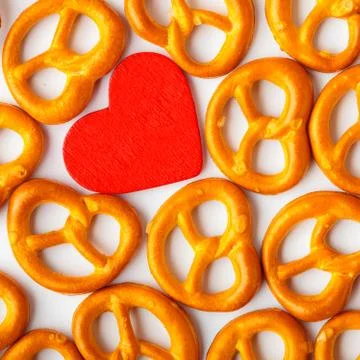Valentine's day background pretzels pattern and red heart. 스톡 사진