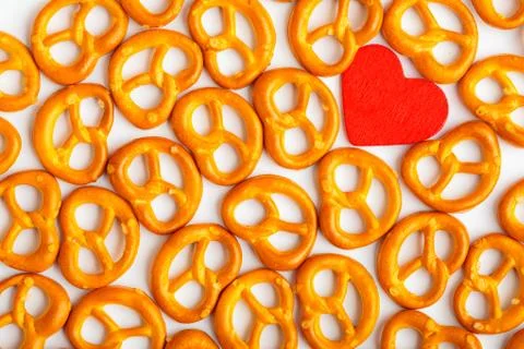 Valentine's day background pretzels pattern and red heart. 스톡 사진