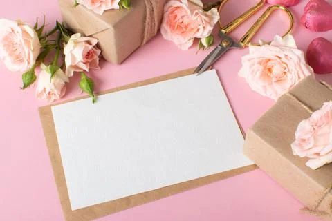 A Valentine's Day composition of eco-packaged gifts, a kraft envelope and fre Foto stock