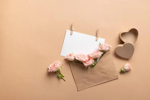 Valentine's Day composition of eco-packaged gifts, a kraft envelope and fresh Foto stock
