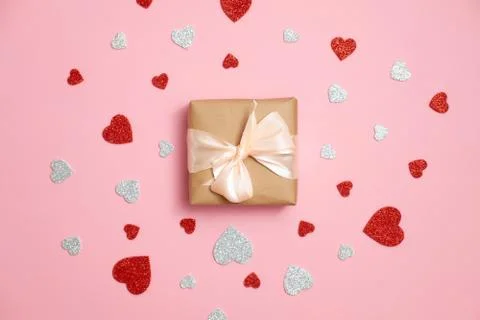 Valentines day composition : gift box packed in kraft paper with ribbon bow a Foto stock