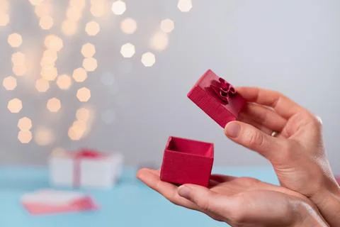 Valentine's Day gift. Ring, proposal of marriage, Foto stock