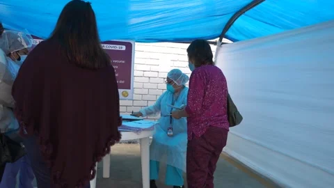 Validating information from an elderly woman to get vaccinated 스톡 동영상 154963275
