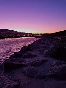 Valley bathed in soft glow of post-sunset radiance emanates natural brilliance Foto stock