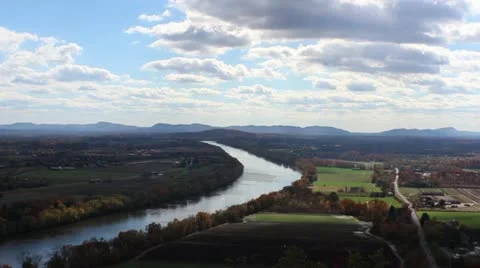 Valley Clouds over Riverbend 库存影片 17910838