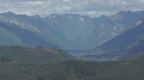 Valley to sky Stockbeeldmateriaal 44346605