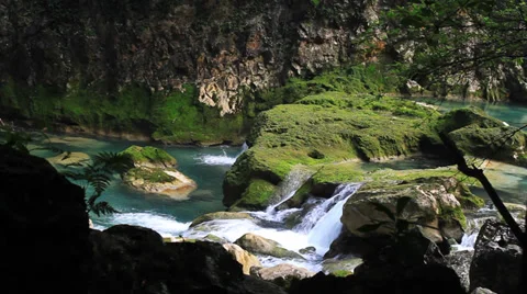 Valley waterfall Vídeos de archivo 32169221
