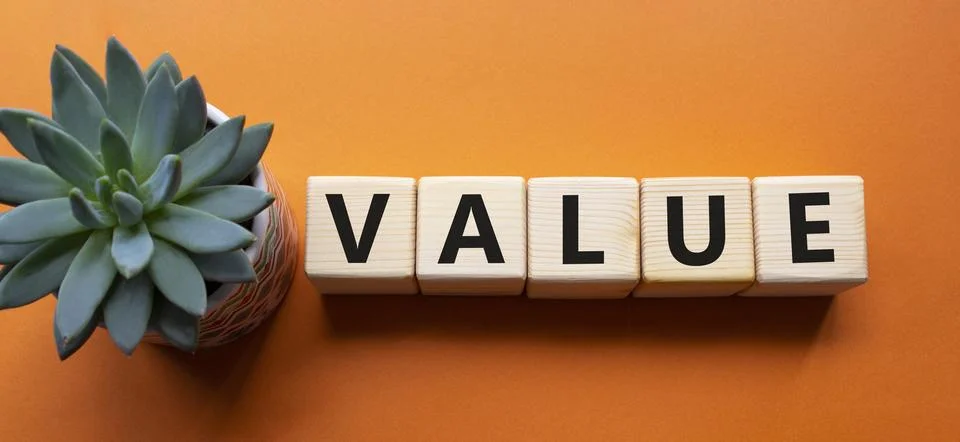 Value symbol. Concept word value on wooden cubes. Beautiful orange backgrou.. Foto stock