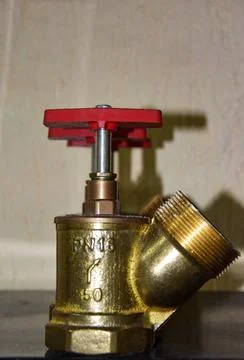 Valve 15 b3r - angle fire valve made of brass with a red lever. Valve for Photos