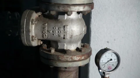 Valve With a Barometer in Manufacturing Видео 54411715