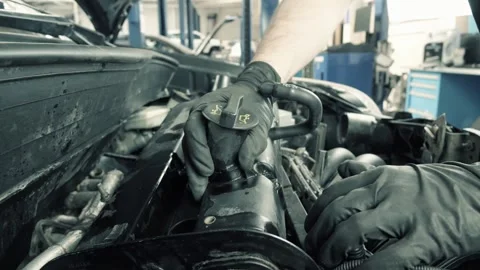 Valve cover installation Stock Footage 139042760