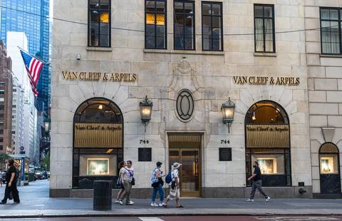 Van Cleef and Arpels store on Fifth Avenue, New York City. Stock Photos