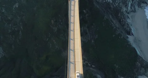 Van Driving Over Bixby Bridge California Top View Aerial Vidéo 108475606
