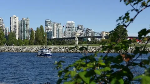 Vancouver - Aquabus in English Bay 動画素材 51326341