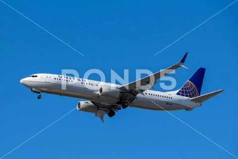 Vancouver, Canada - Circa 2018 : Boeing 737 in United Airlines L Stock Photos