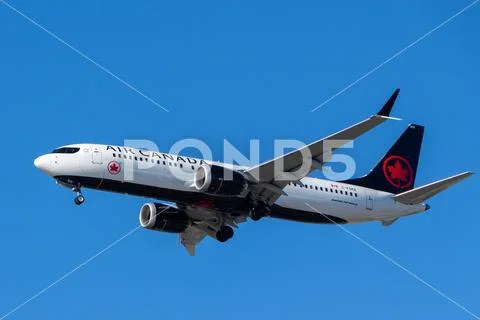 Vancouver, Canada - Circa 2018 : Boeing 737 in Air Canada Livery Stock Photos
