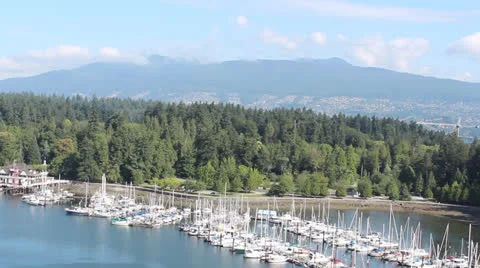 Vancouver's Stanley Park: Traffic &amp; Cloud Time Lapse Видео 25570866