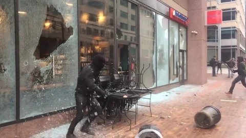 Vandalism Live-protesters destroy the windows of a building Video stock 72191053