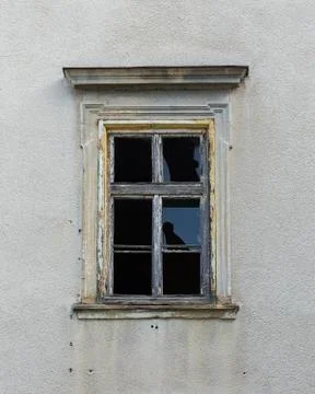 Vandalized window Stock-Fotos