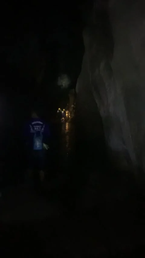Vang Vieng, Laos - 2019/11/12 : Exploring a cave Stock-Footage 343320387