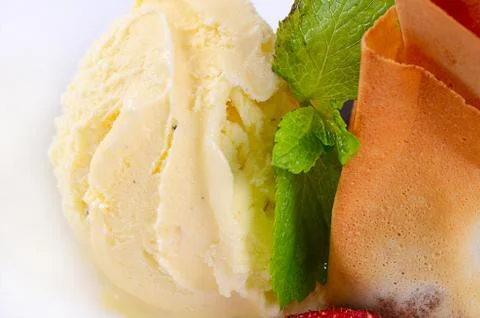 The vanilla ice cream with strawberries Stock Photos