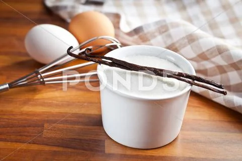 Vanilla pods and sugar Stock Photos