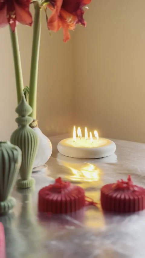 Vanity mirror light with red decorative lanterns and flower reflection, cozy hom Vídeos de archivo 329784437