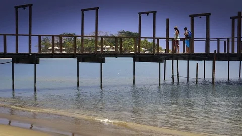 Vanuatu tourists on jetty Stockbeeldmateriaal 76545328