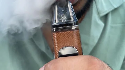 Vape Device Vaping Video, Hand Holding POD Smoke 스톡 동영상 335186212