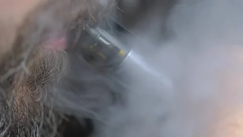 Vaping experience with thick clouds of vapor Vídeo Stock 333923083