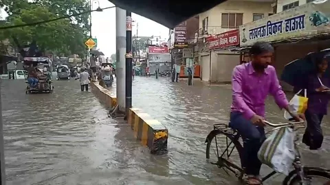 Varanasi Flood  Stock Footage 116804031