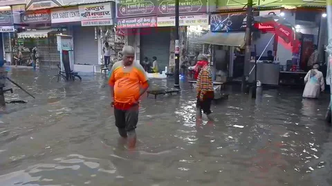 Varanasi Flood  Stock Footage 116804137