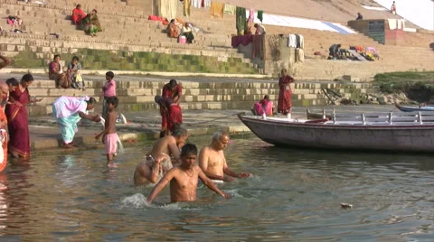 Varanasi Ghat Holy Bath 库存影片 5164288