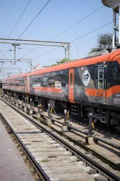 Varanasi, India, March 24 2025 - Vande Bharat Express train going to Delhi .. Foto stock