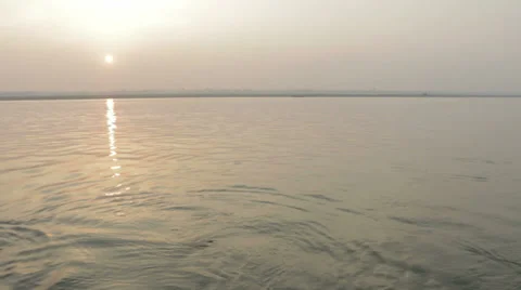 Varanasi-Sun on Ganges 動画素材 37758861