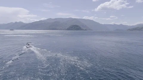 Varenna bellagio lakecomo motorboat windy day Stock Footage