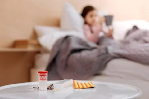 Variable pills on a little white table 스톡 사진