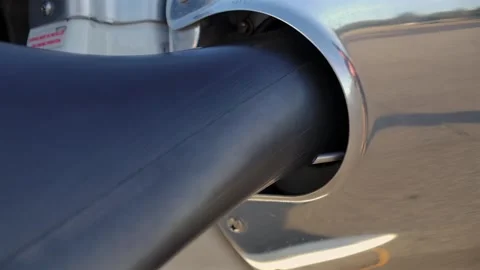 Variable Pitch Propeller Root Attached to Airplane Spinner Close Up 스톡 동영상 303812023