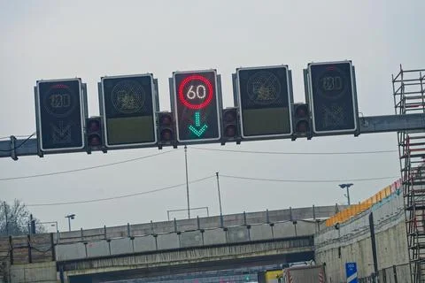 Variable Speed Limit 60 Sign on A7 Motorway in Hamburg Fotos de archivo