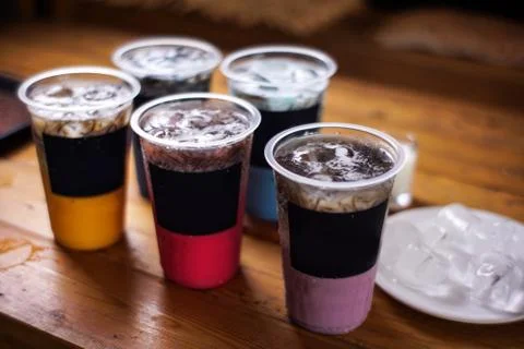 Variant of cold drinks with fruit flavor. fresh cafe menu with dark background Foto stock